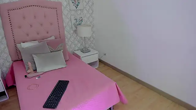 Snapshot of amber__ferrera chatting on January 15, 2026, 7:50 pm amber ferrera online show from January 15, 2026, 7:50 pm