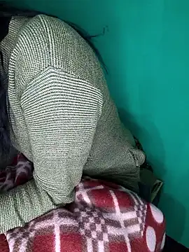 QWEEN7B online show from December 22, 2025, 12:24 pm