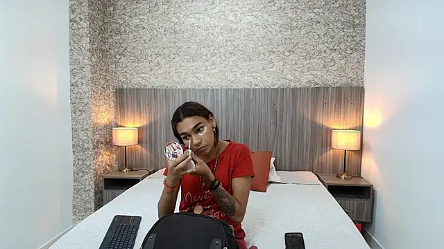 zoe bermudez online show from December 19, 2025, 11:28 am