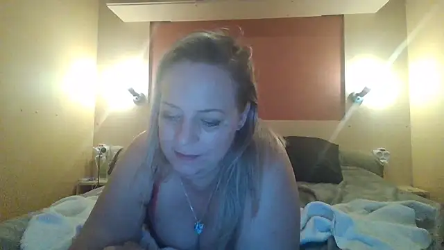 Snapshot of Miss-Chupagirly chatting on January 15, 2026, 10:24 pm Miss-Chupagirly online show from January 15, 2026, 10:24 pm