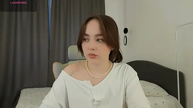 fallin lovee online show from April 14, 2026, 2:23 pm