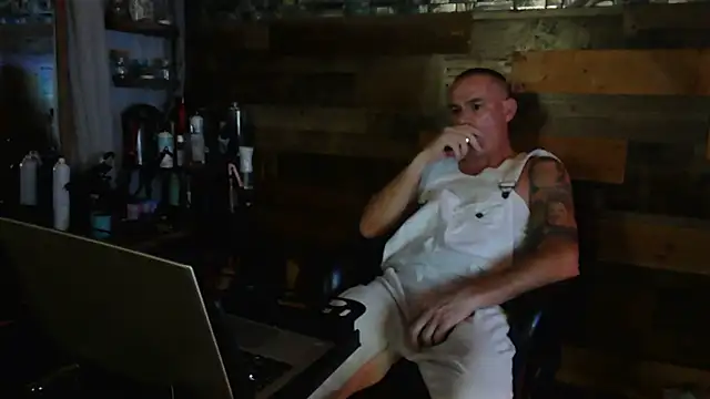 Snapshot of MISTERANDDEMI chatting on February 15, 2026, 10:39 pm MISTERANDDEMI online show from February 15, 2026, 10:39 pm