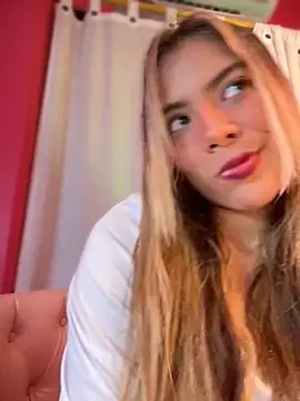 Snapshot of MiaSizzle chatting on February 4, 2026, 1:28 pm MiaSizzle online show from February 4, 2026, 1:28 pm