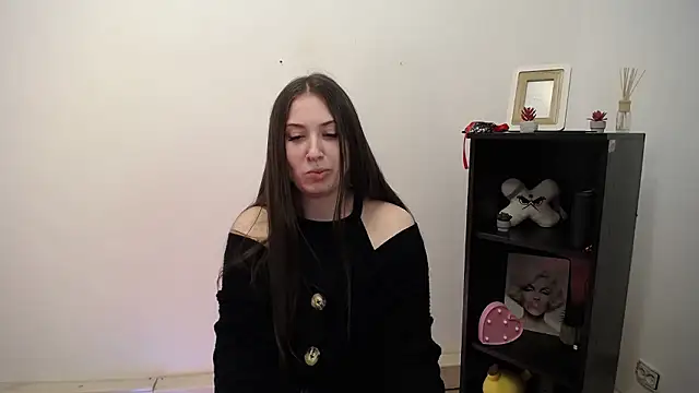 Angel sileniaaa  online show from January 7, 2026, 12:07 pm