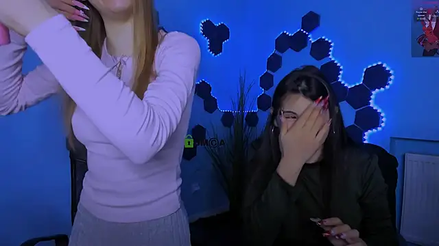 lizzie boom  online show from February 23, 2026, 8:17 pm