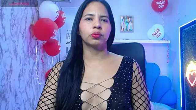 nicol ross19 online show from February 26, 2026, 11:48 pm