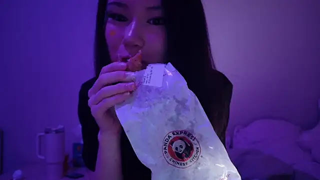 luvvivii online show from January 16, 2026, 4:49 am