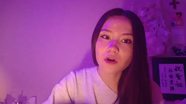 luvvivii online show from February 4, 2026, 5:35 am