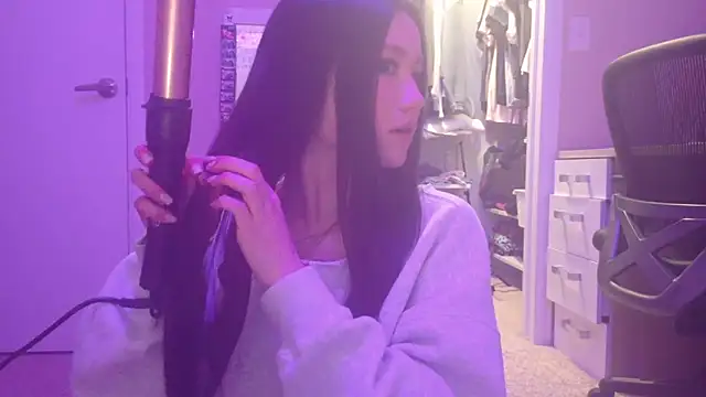 luvvivii online show from February 7, 2026, 3:54 am