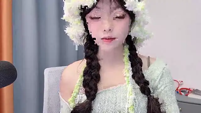 smalldaisy online show from March 19, 2026, 2:04 am