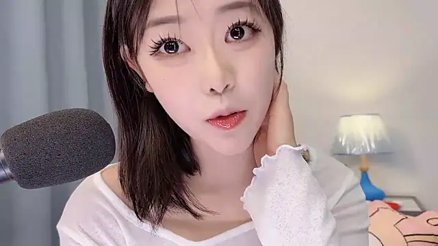 smalldaisy online show from April 22, 2026, 3:42 am