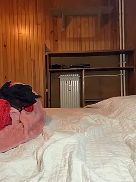 cassie miller velvet online show from March 5, 2026, 11:39 am