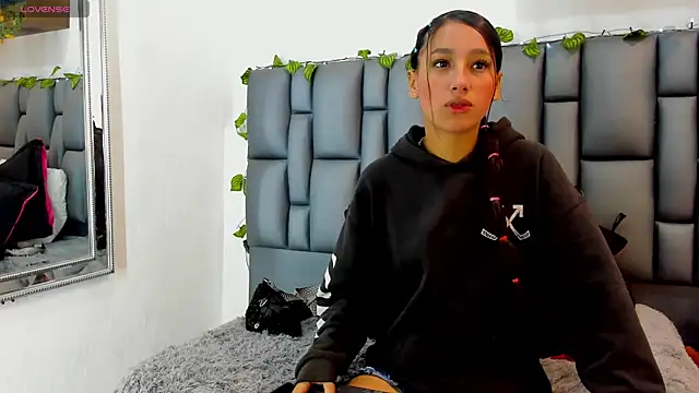 Snapshot of Celeste_71 chatting on June 10, 2026, 12:37 pm Celeste 71 online show from June 10, 2026, 12:37 pm