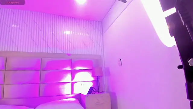 ManuelaEvans  online show from February 17, 2026, 9:10 pm