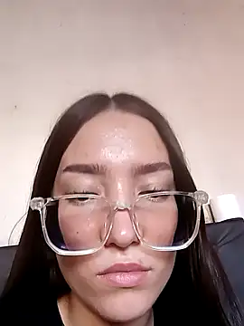 Shei00000 online show from December 19, 2025, 7:32 pm