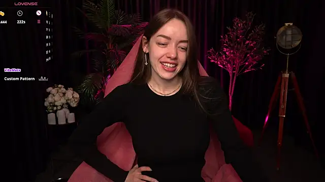 Velouraa online show from April 5, 2026, 10:29 pm