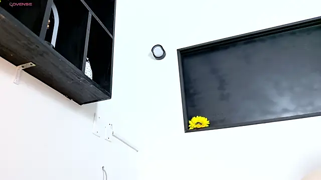 Emilyy05  online show from April 6, 2026, 4:32 am