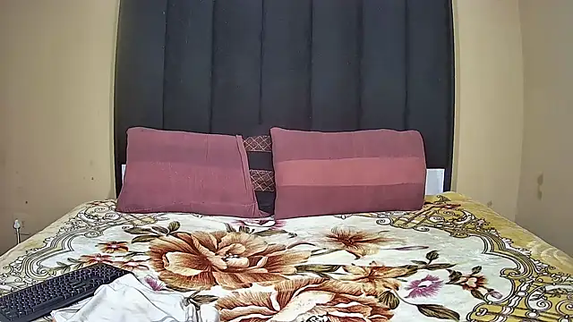 DesiredQueen27 online show from March 18, 2026, 1:36 pm