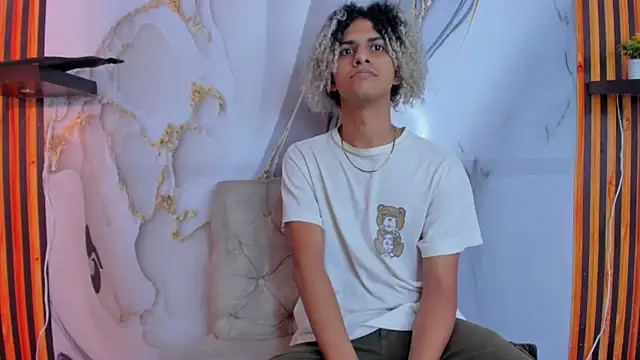 Victor LatinBoy online show from December 20, 2025, 6:48 pm