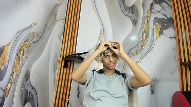 Victor LatinBoy online show from January 17, 2026, 12:32 pm