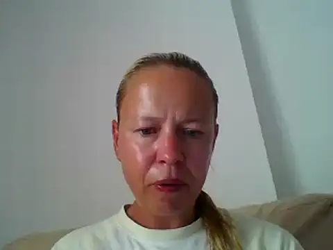 jennyblondeuk online show from June 6, 2026, 2:44 pm