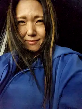 tomatocjin124 online show from April 25, 2026, 1:52 pm