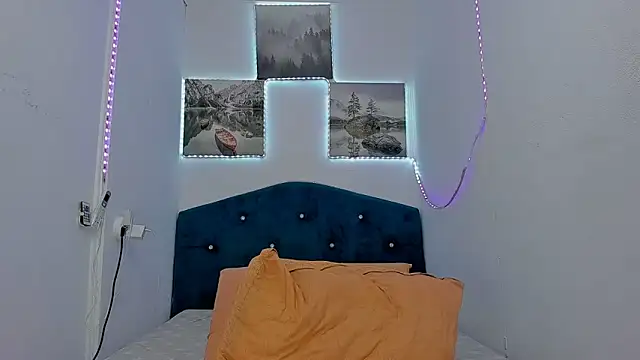 RedAssHottie online show from March 13, 2025, 4:05 am