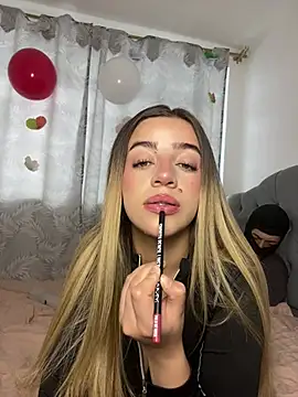 cute emmma online show from February 17, 2026, 12:45 pm