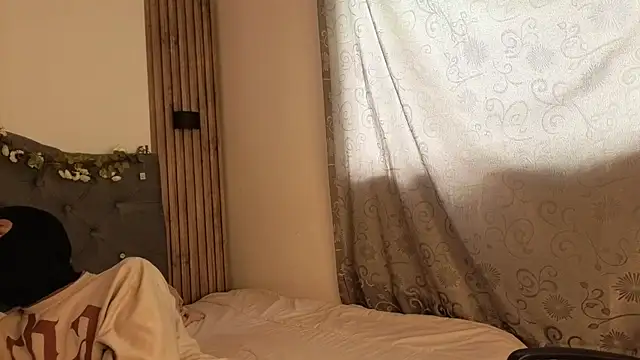 cute emmma online show from April 20, 2026, 11:35 am