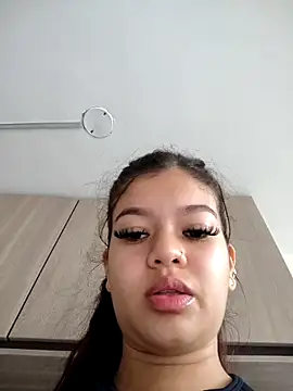 Arimonroee online show from April 16, 2026, 6:09 pm