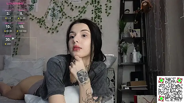 LeonaHinnes online show from January 11, 2026, 1:49 pm