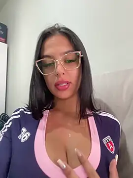 jujuarantes  2026 online show from January 7, 2026, 12:07 pm