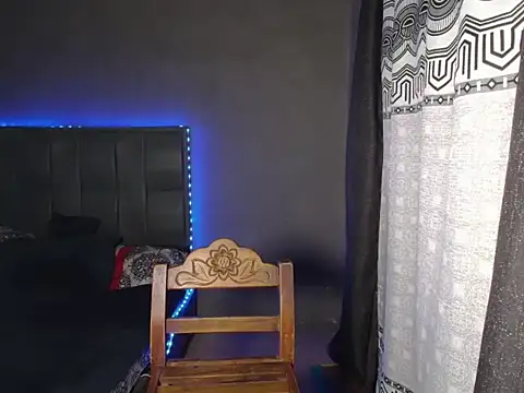 MAXIMILAINO-XXX online show from February 5, 2026, 11:42 pm