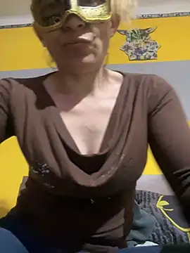 SexyMamiVee online show from April 3, 2026, 5:00 pm