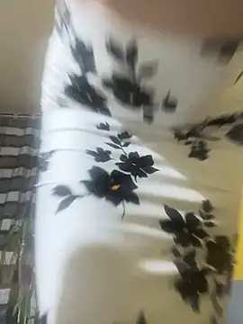 SexyMamiVee online show from April 14, 2026, 3:51 pm