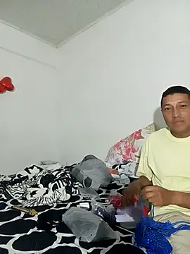 pareja latina1483 online show from January 9, 2026, 2:25 am