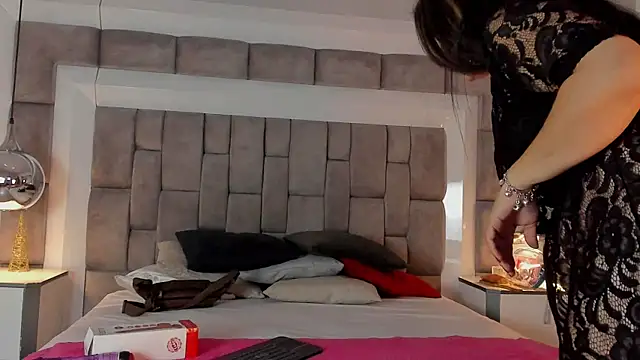 Snapshot of ElenaWatsonn chatting on January 15, 2026, 7:50 pm ElenaWatsonn online show from January 15, 2026, 7:50 pm