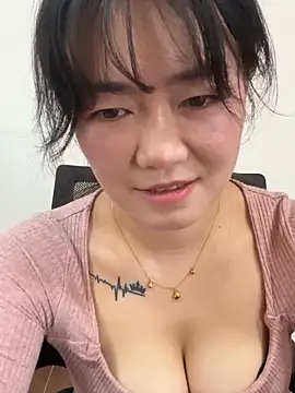 Molly-xiao online show from February 3, 2026, 2:21 am
