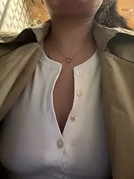 Molly-xiao online show from March 12, 2026, 12:00 pm