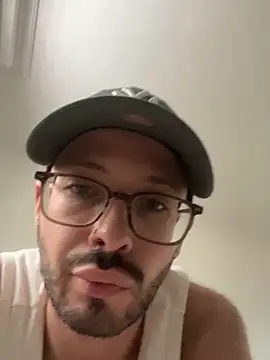 Versatilpollon22 online show from December 22, 2025, 12:24 pm