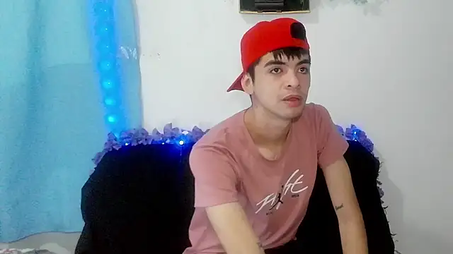 Snapshot of nico22love chatting on February 5, 2026, 12:32 pm nico22love online show from February 5, 2026, 12:32 pm