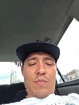 HoofedCylinder online show from April 16, 2026, 3:35 pm