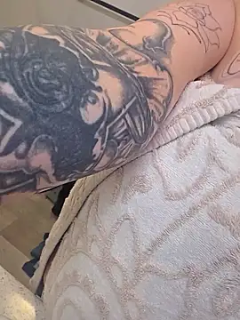 LaRuskaAurora online show from January 8, 2026, 8:55 pm