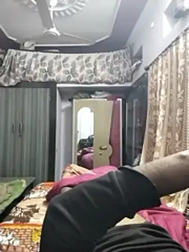 Snapshot of hornycouple20000 chatting on February 3, 2026, 11:10 pm hornycouple20000 online show from February 3, 2026, 11:10 pm