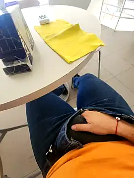 Brokkenwolf online show from April 10, 2026, 2:22 pm