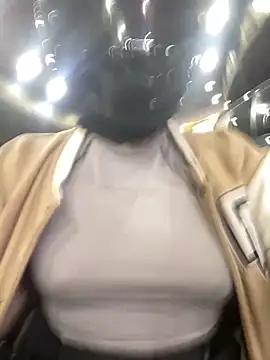 Scarlet auraa online show from February 25, 2026, 8:29 pm