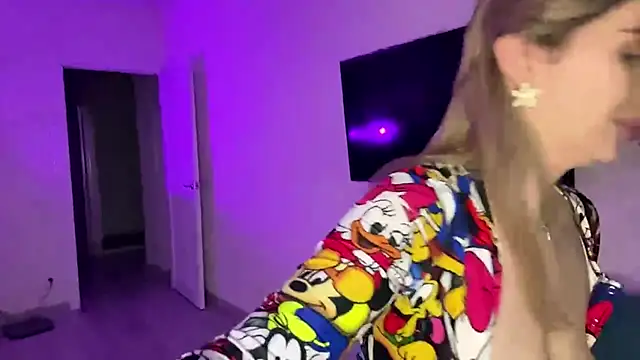  ViviV  online show from April 18, 2026, 7:18 pm