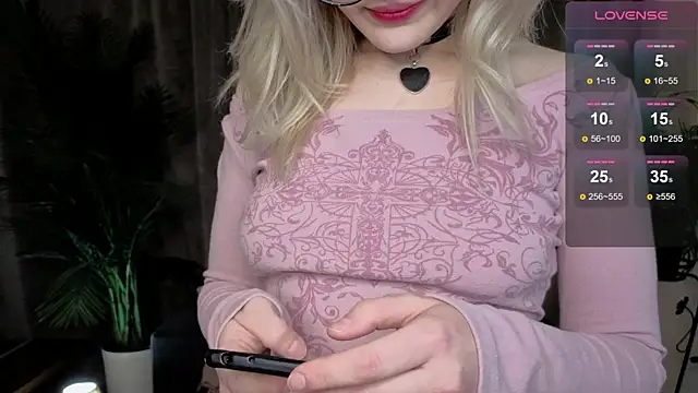 Snapshot of Alice_Mann chatting on January 8, 2026, 4:42 pm Alice Mann online show from January 8, 2026, 4:42 pm