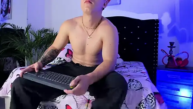 Liam saint online show from April 16, 2026, 12:17 pm