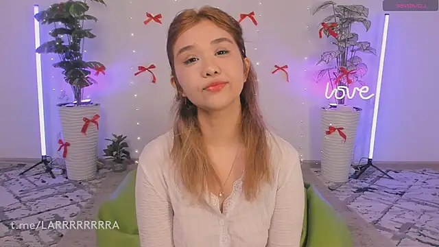 Snapshot of larabae chatting on April 17, 2026, 10:35 pm larabae online show from April 17, 2026, 10:35 pm